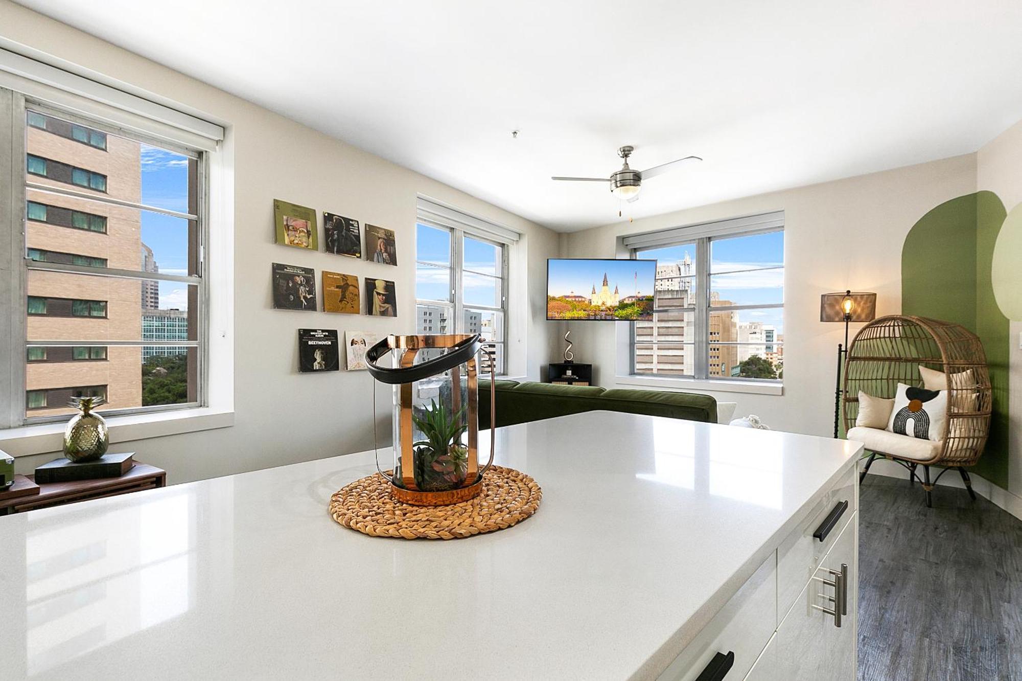 Luxury 2-Bedroom Condo Steps Away From The French Quarter Nova Orleães Exterior foto