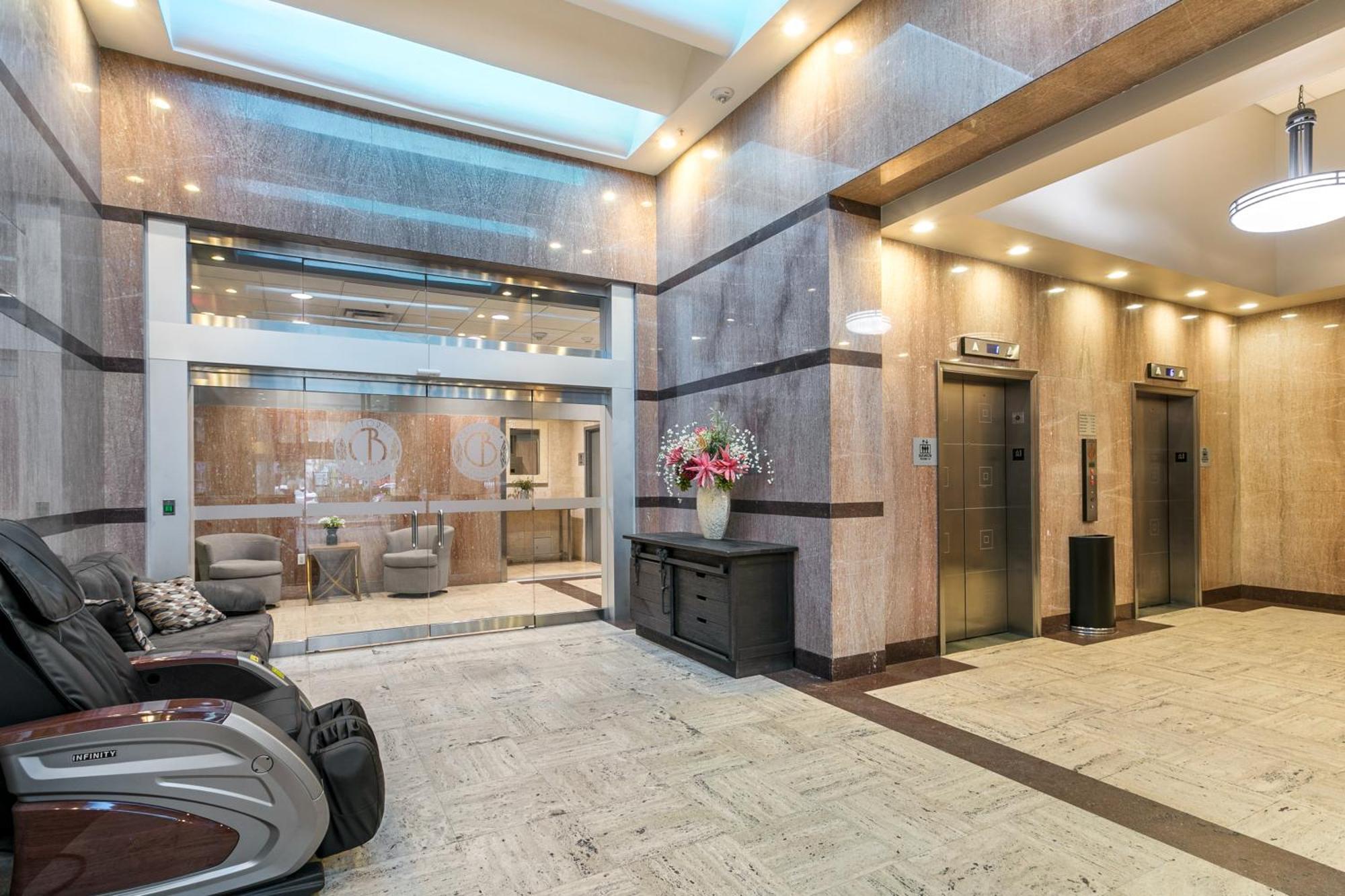 Luxury 2-Bedroom Condo Steps Away From The French Quarter Nova Orleães Exterior foto